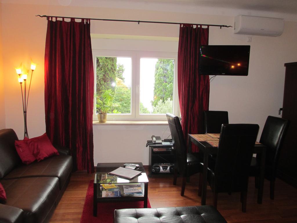 Apartment Villa Edmea Rijeka Exteriör bild