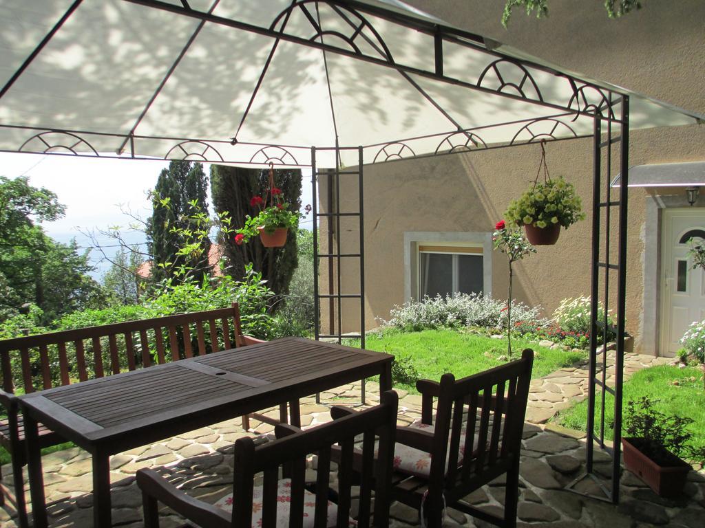 Apartment Villa Edmea Rijeka Exteriör bild